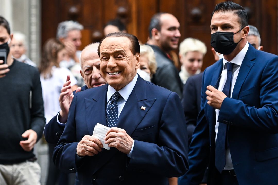Silvio Berlusconi votando en Milan en octubre de 2021.