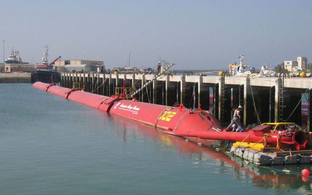 Convertidor de energía Pelamis en Peniche, Portugal, que podría instalarse en un futuro en la Marina de València