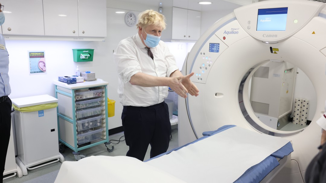 Mascarillas, pasaporte COVID... Boris Johnson confirma que levantará todas las restricciones la próxima semana