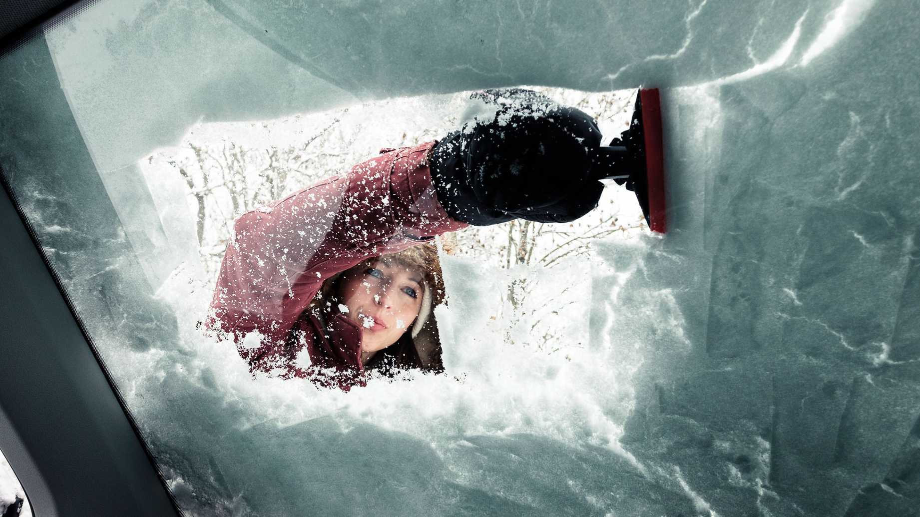 Por qué no siempre debes poner el freno de mano en invierno