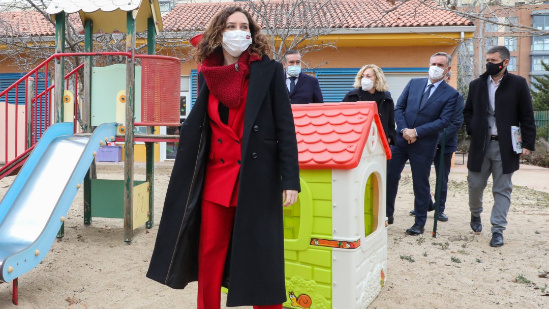 La letra pequeña del nuevo plan de fertilidad de Ayuso: no se ampliará a los 45 años de golpe